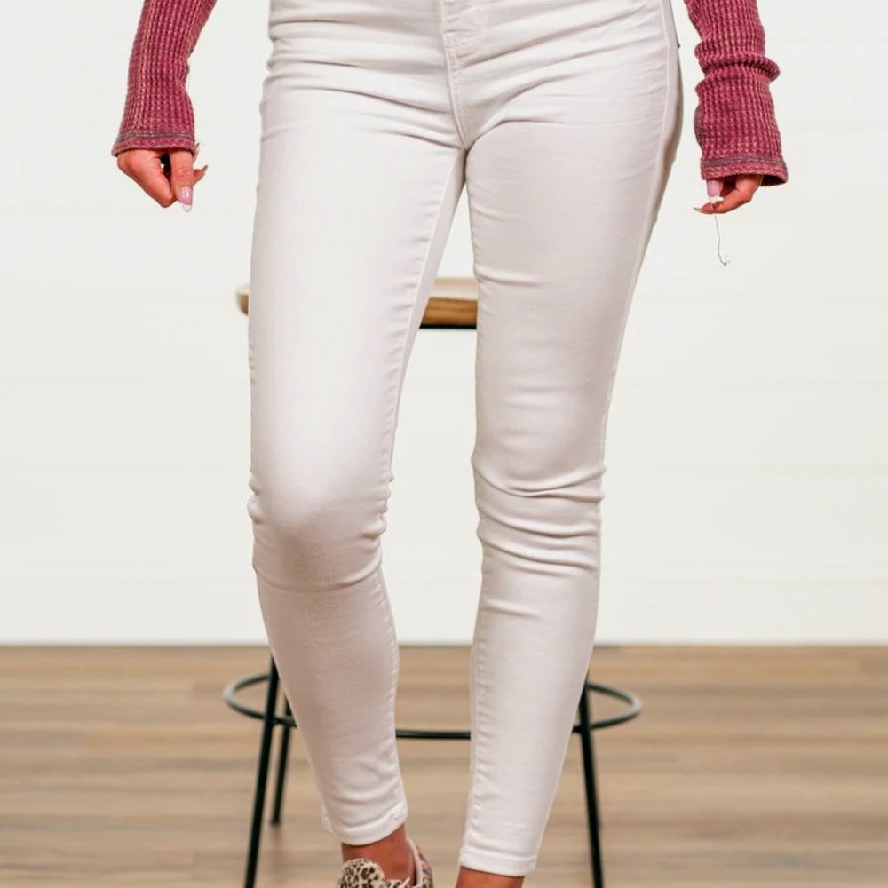 Judy Blue Jeans - Beautiful White non see through straightleg